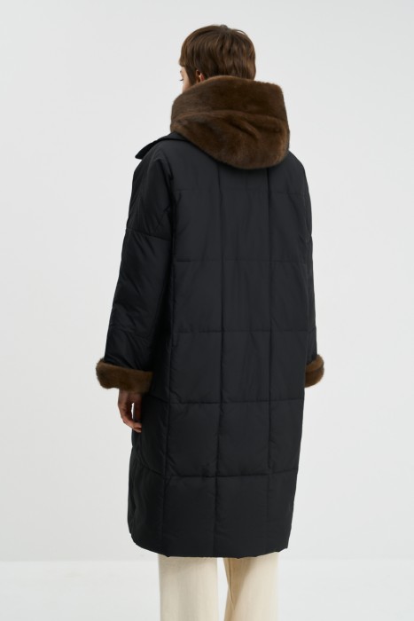 пуховик с меховой отделкой по цене 11650 руб вид справа