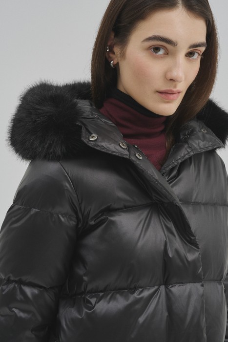 пуховик с меховой отделкой из россии вид сбоку