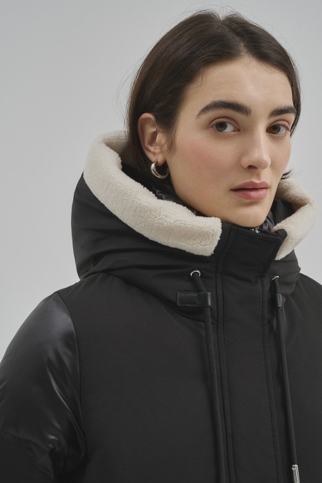 пуховик с отделкой меховой тканью по цене 3840 руб вид справа