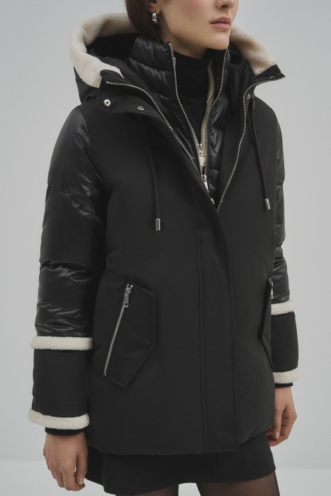 пуховик с отделкой меховой тканью из россии вид сбоку