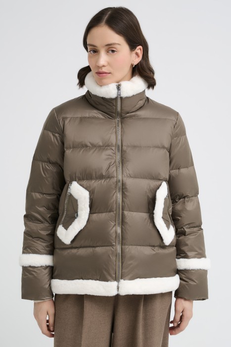 пуховик с отделкой меховой тканью от бренда снежная королева вид слева