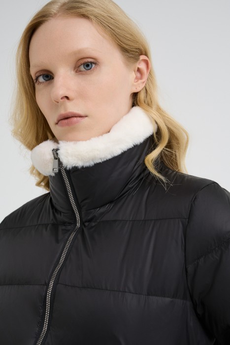 пуховик с отделкой меховой тканью из россии вид сбоку