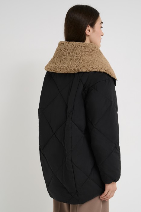 пуховик с отделкой меховой тканью по цене 10190 руб вид справа