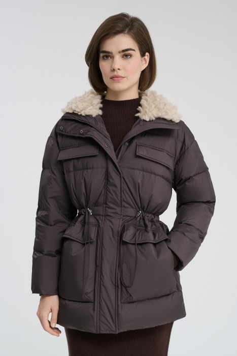 пуховик с отделкой меховой тканью от бренда снежная королева вид слева