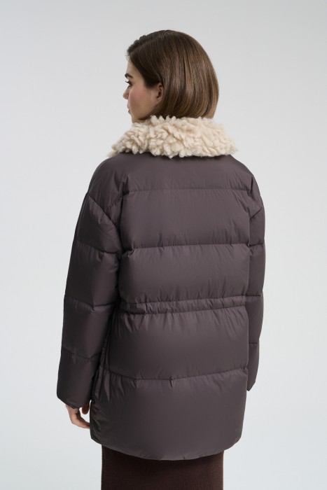 пуховик с отделкой меховой тканью из россии вид сбоку