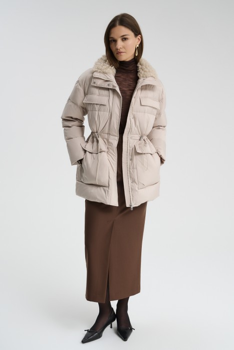 пуховик с отделкой меховой тканью от бренда снежная королева вид слева