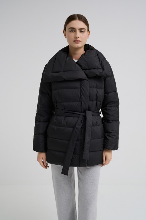 пуховик с поясом от бренда снежная королева вид слева