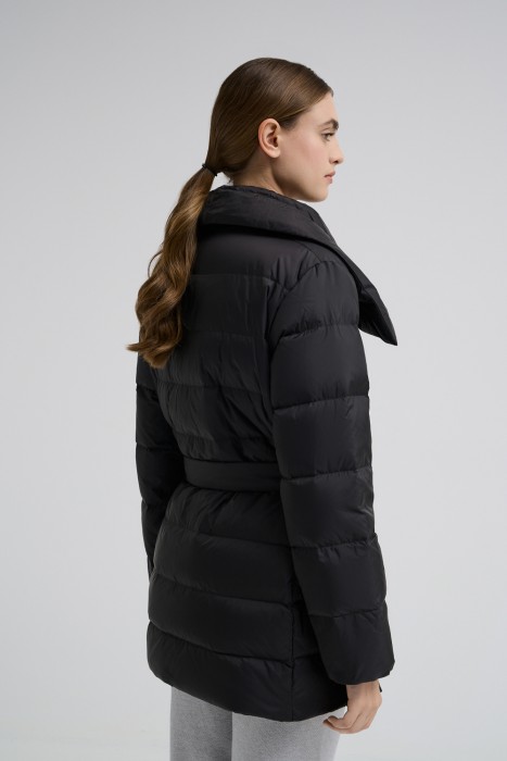 пуховик с поясом по цене 10110 руб вид справа