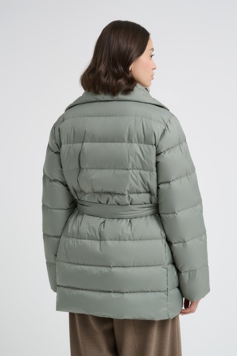 пуховик с поясом по цене 10110 руб вид справа