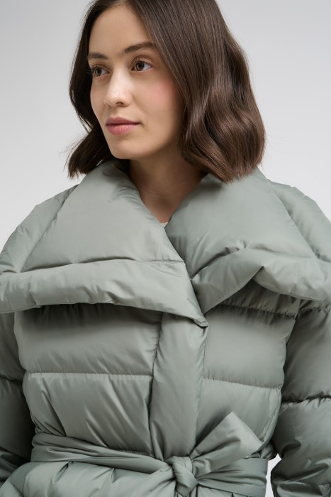 пуховик с поясом из россии вид сбоку