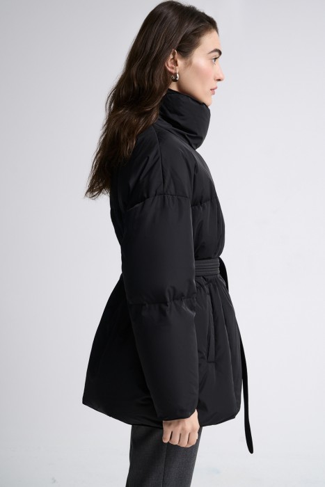 пуховик с поясом от бренда снежная королева вид слева