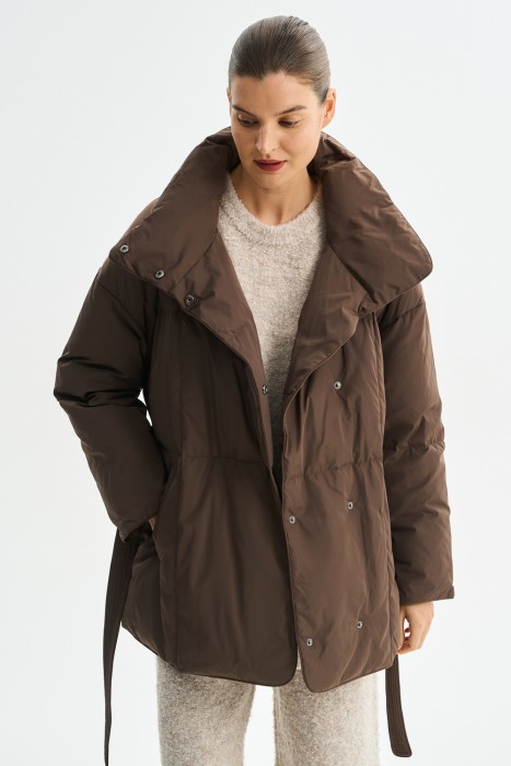 пуховик с поясом от бренда снежная королева вид слева