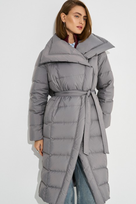 пуховик с поясом от бренда снежная королева вид слева