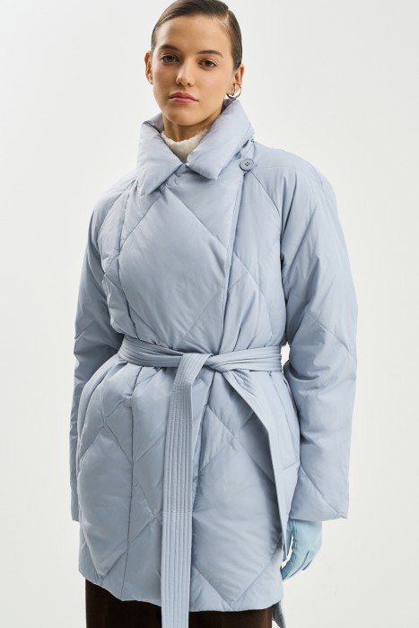 пуховик с поясом от бренда снежная королева вид слева