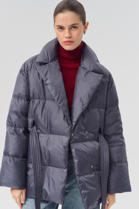 пуховик с поясом от бренда снежная королева вид слева