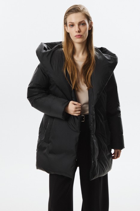 пуховик с поясом из россии вид сбоку