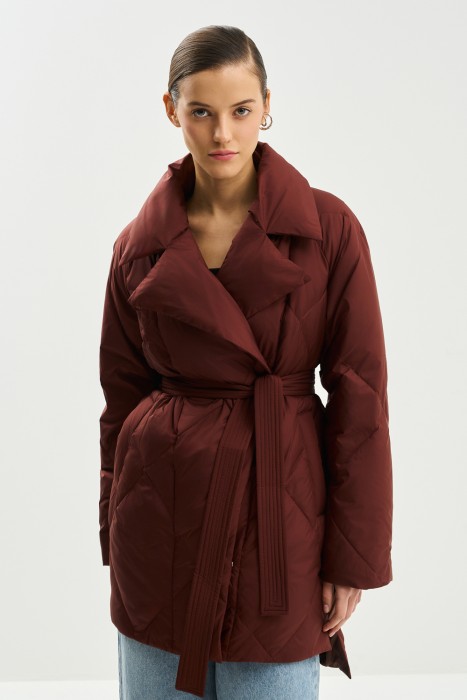 пуховик с поясом от бренда снежная королева вид слева