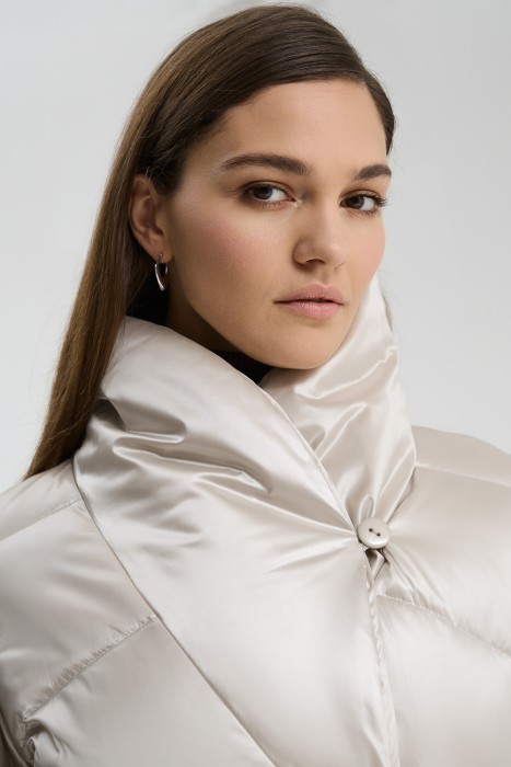 пуховик с поясом по цене 3800 руб вид справа