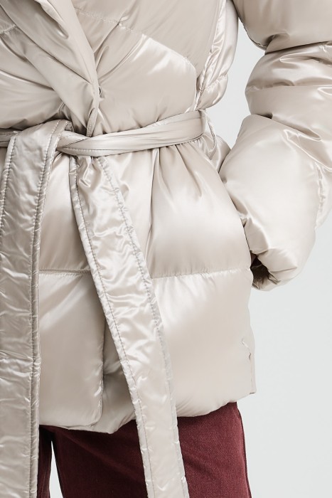 пуховик с поясом из россии вид сбоку