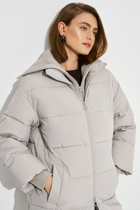 пуховик с трикотажной вставкой по цене 5290 руб вид справа