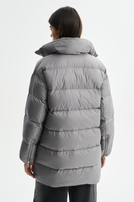 пуховик по цене 5450 руб вид справа