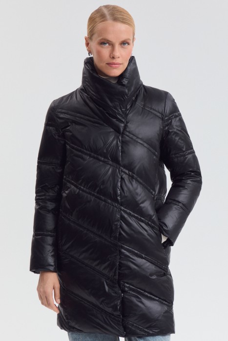 пуховик от бренда снежная королева вид слева