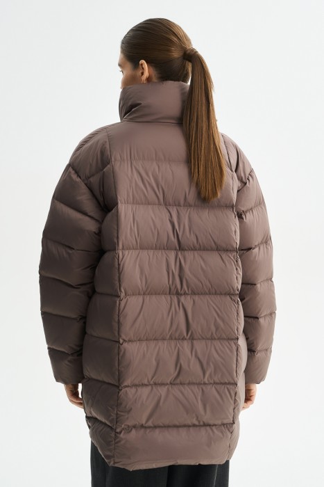 пуховик по цене 7250 руб вид справа