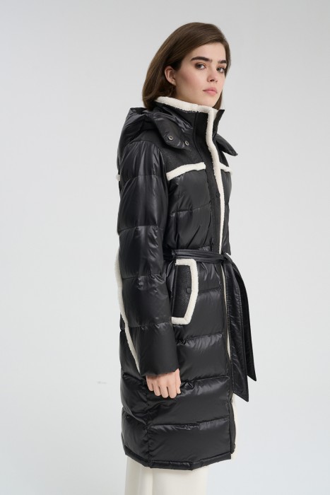 пуховое пальто с капюшоном от бренда снежная королева вид слева