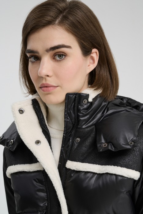 пуховое пальто с капюшоном по цене 4480 руб вид справа