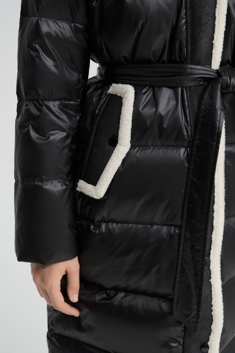 пуховое пальто с капюшоном из россии вид сбоку