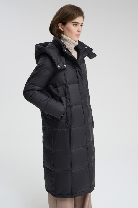 пуховое пальто с капюшоном от бренда снежная королева вид слева