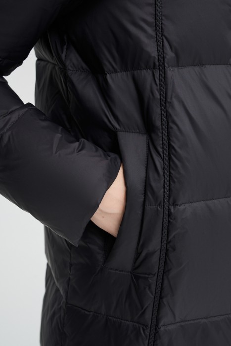 пуховое пальто с капюшоном из россии вид сбоку