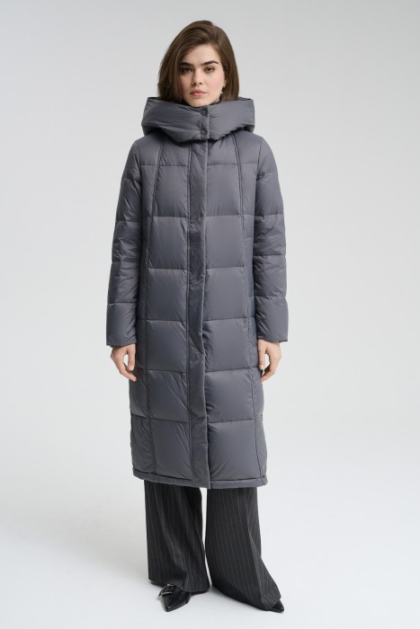 пуховое пальто с капюшоном от бренда снежная королева вид слева