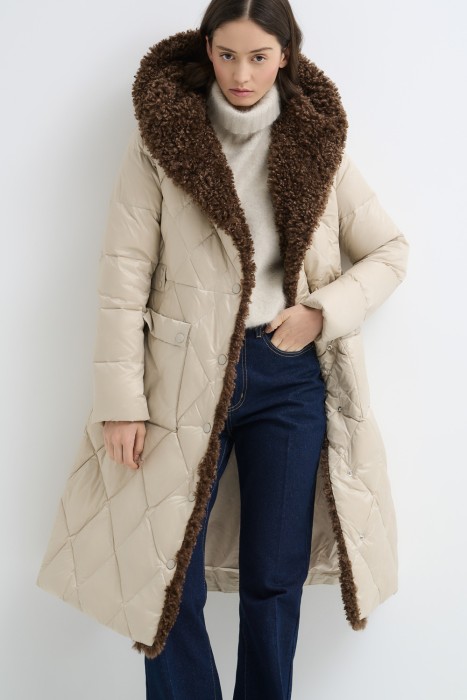 пуховое пальто с капюшоном от бренда снежная королева вид слева