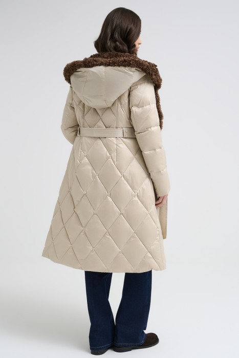 пуховое пальто с капюшоном из россии вид сбоку