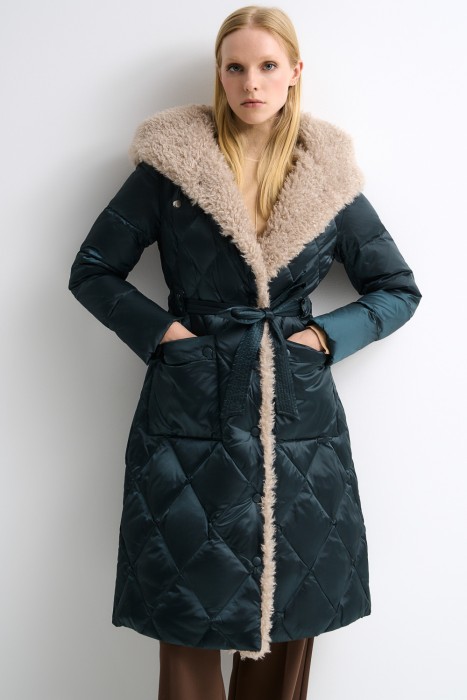 пуховое пальто с капюшоном от бренда снежная королева вид слева