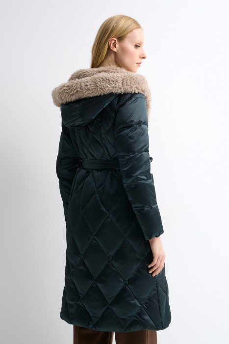 пуховое пальто с капюшоном по цене 17610 руб вид справа