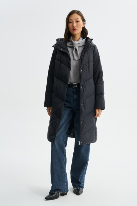 пуховое пальто с капюшоном из россии вид сбоку