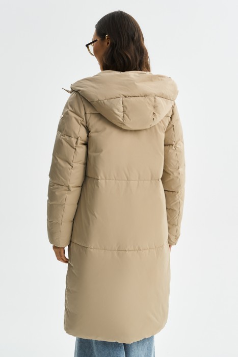 пуховое пальто с капюшоном по цене 11980 руб вид справа