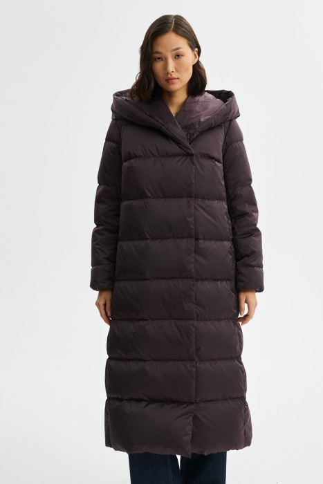 пуховое пальто с капюшоном от бренда снежная королева вид слева