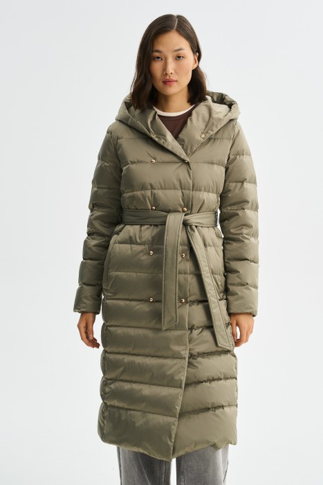 пуховое пальто с капюшоном от бренда снежная королева вид слева