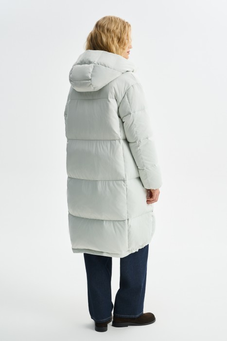 пуховое пальто с капюшоном по цене 8400 руб вид справа