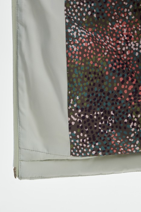 пуховое пальто с капюшоном из россии вид сбоку