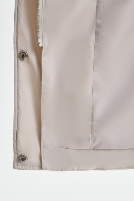 пуховое пальто с капюшоном из россии вид сбоку