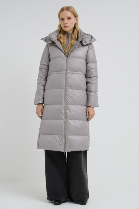 пуховое пальто с капюшоном от бренда снежная королева вид слева