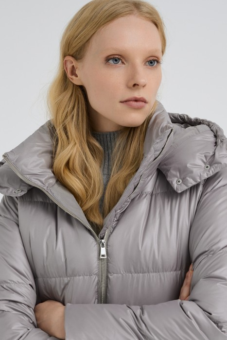 пуховое пальто с капюшоном из россии вид сбоку