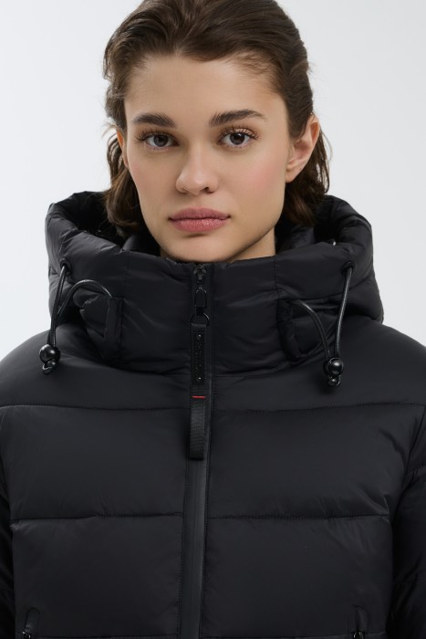 пуховое пальто с капюшоном из россии вид сбоку