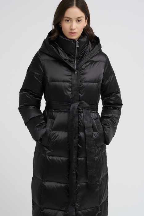 пуховое пальто с капюшоном от бренда снежная королева вид слева