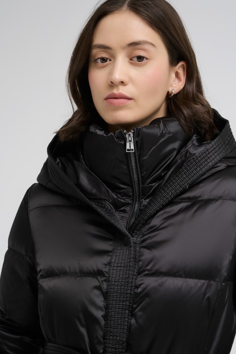 пуховое пальто с капюшоном из россии вид сбоку