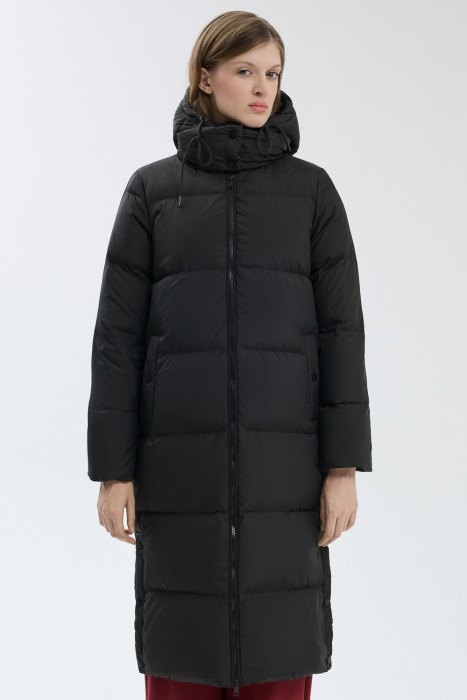 пуховое пальто с капюшоном от бренда снежная королева вид слева